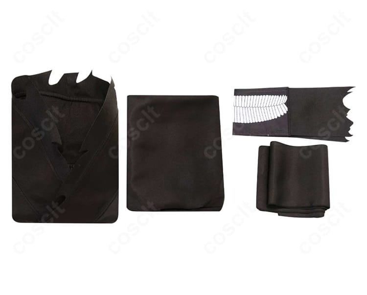 セット内容一覧:ロングコート、ズボン、マスク、マフラーの4点を並べた構成写真。