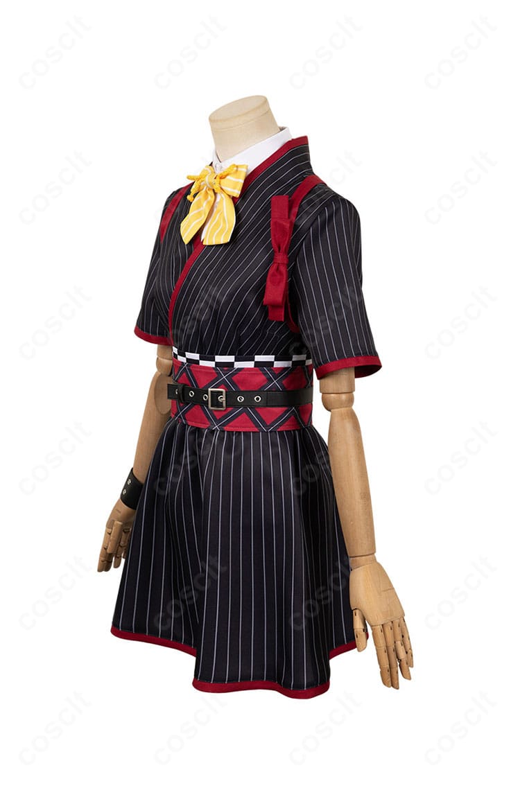 安和すばる ライブ衣装・左側面。袖口や腰回りのラインが分かるディテール