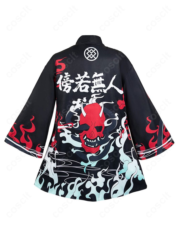 井芹仁菜ライブ衣装の背面。背中のラインと裾の広がり、後ろ姿のシルエットを示すディテール。