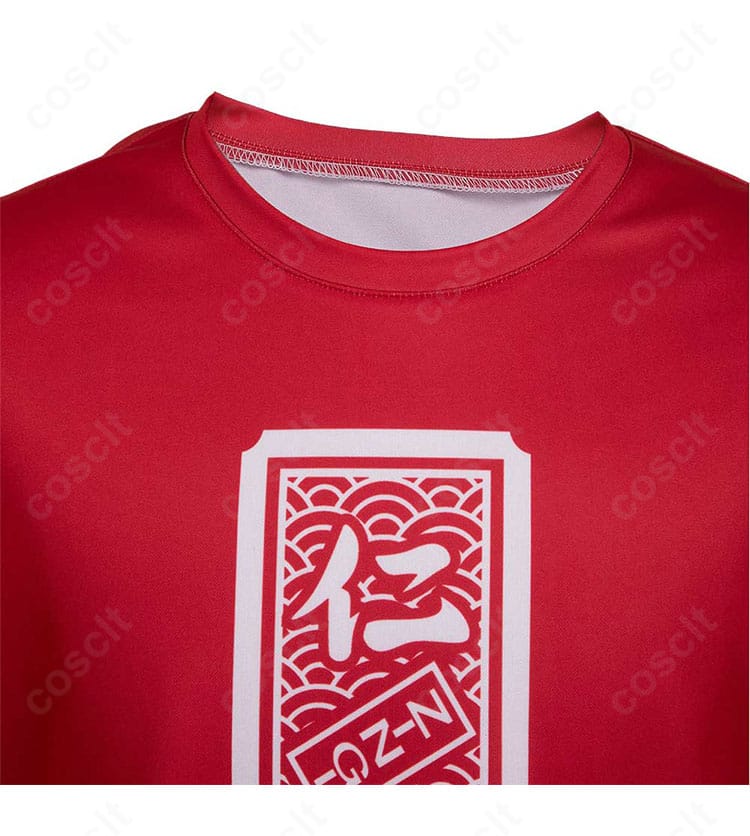 井芹仁菜衣装の襟元アップ。首リブの仕立てと縫製の丁寧さがわかるディテール。