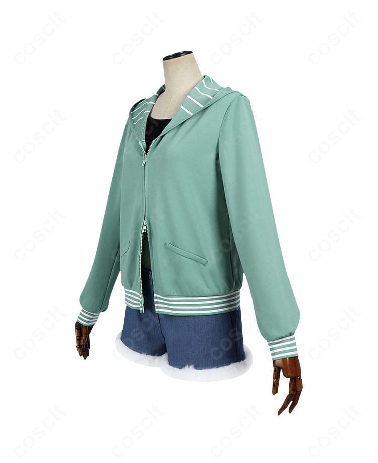 佐倉杏子 私服コスプレ衣装を左側から撮影。袖口や裾の切り替え、髪飾りの見え方などディテールが確認できる。