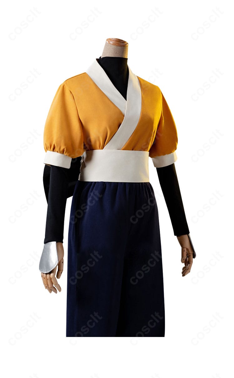 【推しの子】有馬かな 舞台衣装コスプレの側面カット。ウエスト〜ヒップのシルエットと装飾配置を確認。