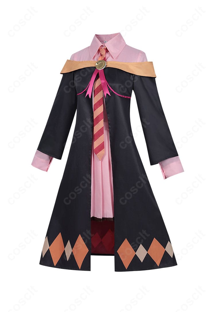 あるえコスプレ衣装の側面。コートのラインとスカートのフレア、袖口のバランスなど横からのシルエットが分かります。
