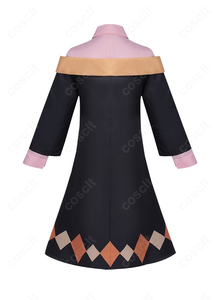 あるえコスプレ衣装の背面。後ろ姿の裾ラインや背中心の縫い目処理、フィット感の設計を確認できます。