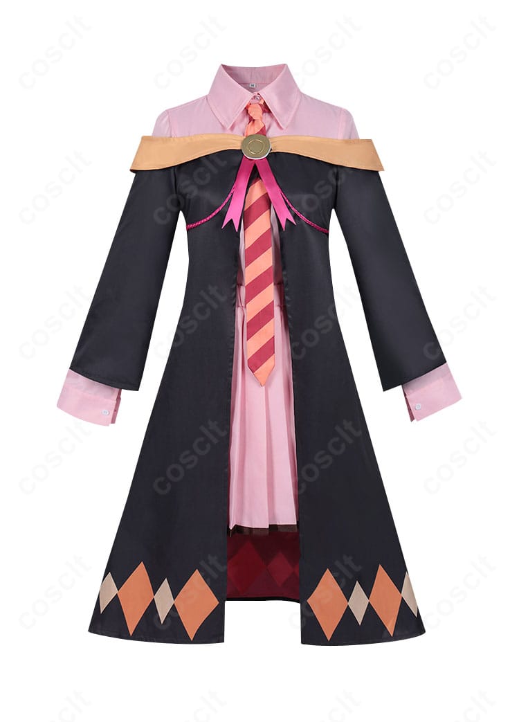 『この素晴らしい世界に祝福を！』あるえコスプレの正面アップ。コート・シャツ・ネクタイの質感と縫製ディテールを忠実に再現。