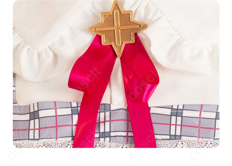 領結装飾のアップ。リボンの形状と結び目、色味のコントラストをはっきり捉えた真愛の百合は赤く染まる制服イメージのポイント。