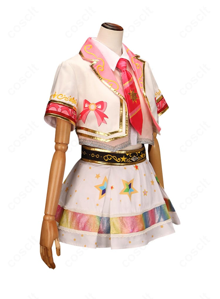 星宮いちご コスプレ衣装の側面ディテール。コートラインとスカートシルエット、縫製の走りが見える