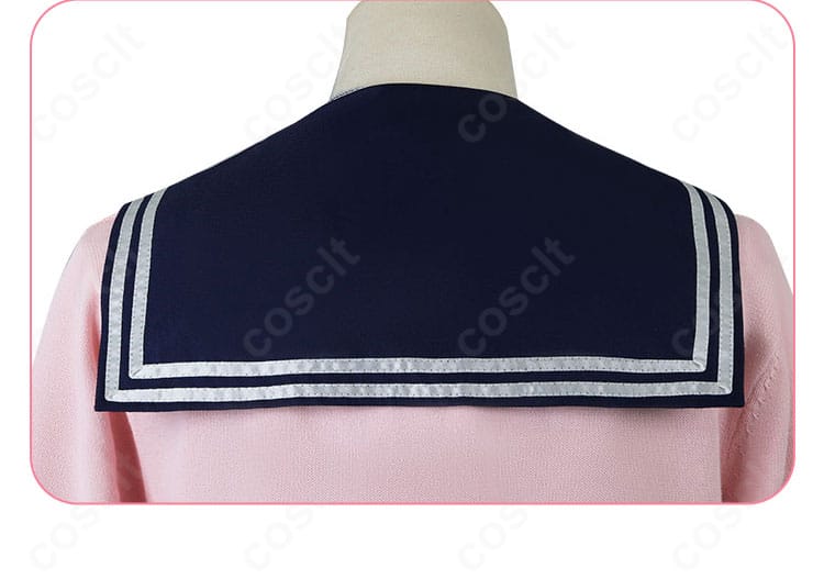 披肩風デザインの背面アップ。背中の切り替えとステッチで立体感を出した狸小路絹コート。