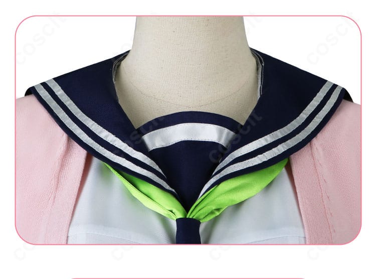 襟元ディテールの接写。襟の縁取りとライン配色、ボタン位置まで再現した狸小路絹コスの特徴。