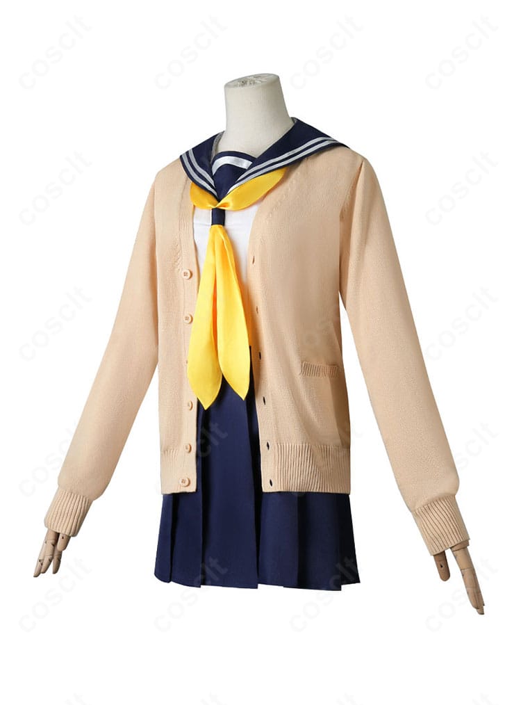 馬車芽めめ コスプレ衣装の側面。コートとスカートのラインが美しく、体のシルエットをきれいに見せる設計。