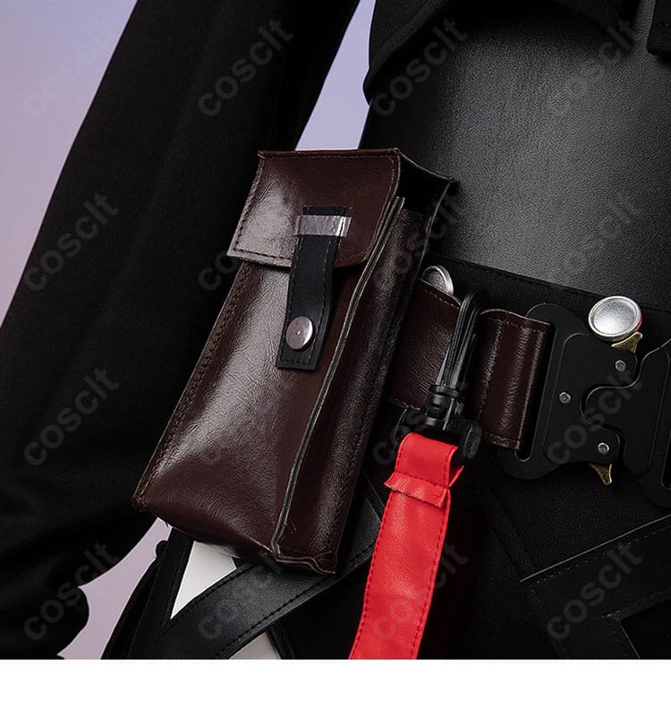 ウンファ コスプレ衣装 ウエスト周りの装飾。ベルトとストラップのレイアウトが分かる写真。