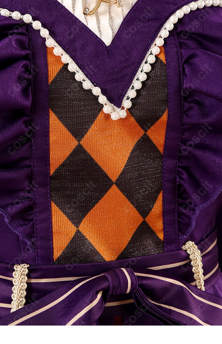 衣襟の装飾ディテール。繊細な刺繍と丁寧な縫製の質感が分かる画像。