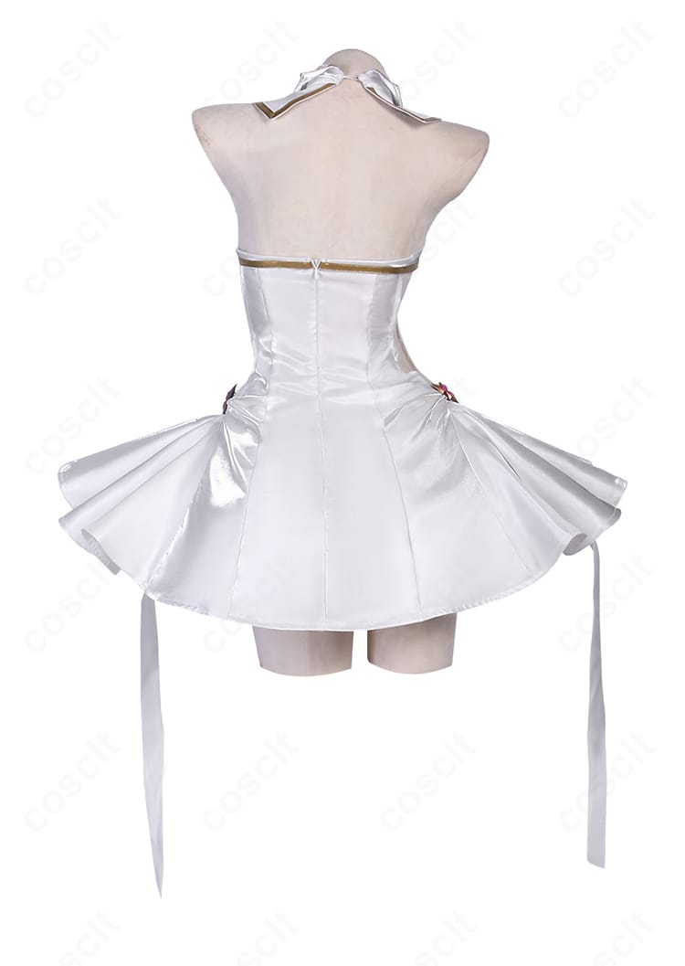 ユニコーン衣装の背面。リボン配置とスカートの落ち感、背面装飾の仕上げを確認。