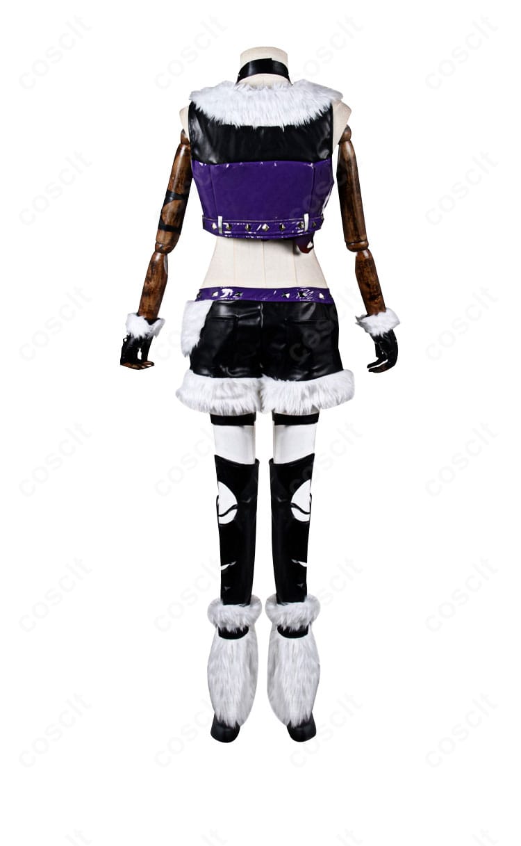 背面写真。コートの後ろ丈や背面装飾、ベルト位置まで再現したシンコウウインディ勝負服コスプレ。