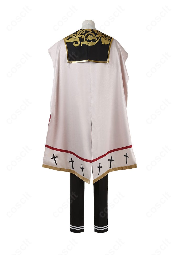 背面デザインのアップ。マントの広がりと背面装飾、裾のラインを明瞭に撮影。