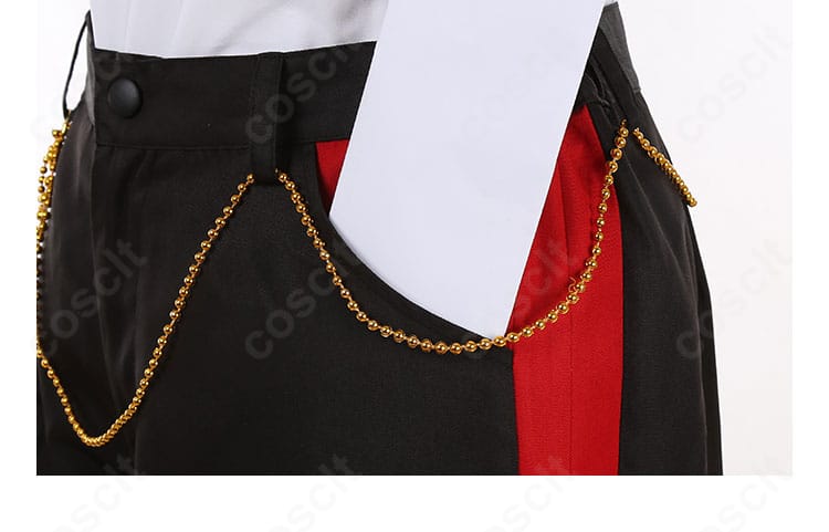 パンツのポケット周辺装飾のクローズアップ。縫い目と金具の配置が分かる詳細写真。