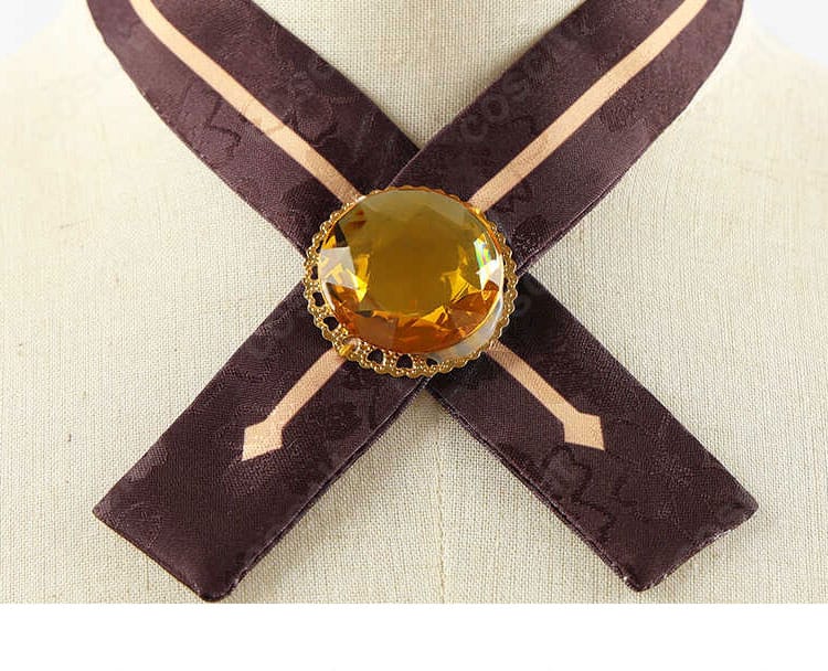 五河琴里 イフリート霊装 コスプレ衣装の首飾り(チョーカー)ディテール。装飾パーツの形状と質感を明瞭に撮影。