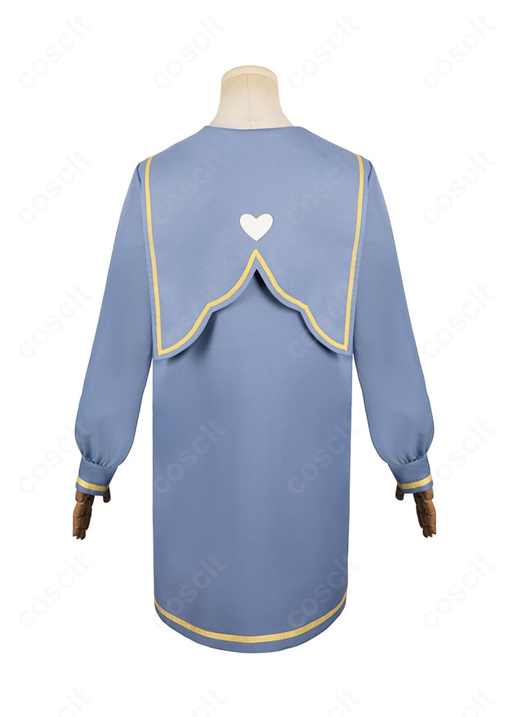 ワンピース背面画像。背中の開きとファスナー位置、後ろ姿のシルエットを示す商品写真