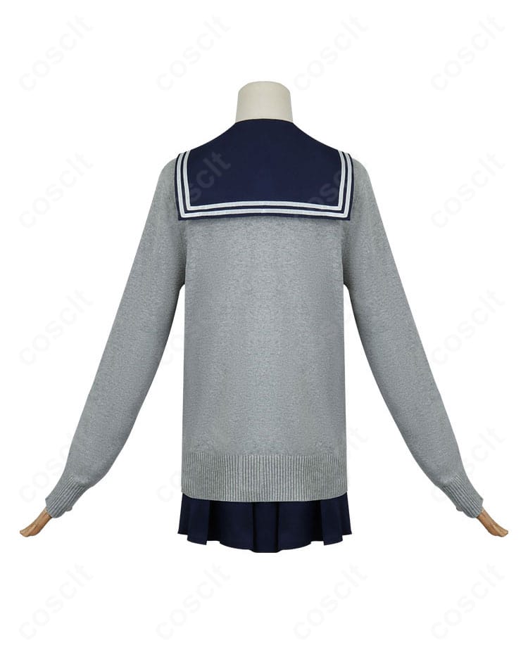 虎視餡子 コスプレ衣装の背面全景。背中のラインやスカートの落ち感など後ろ姿のディテールを確認できます。