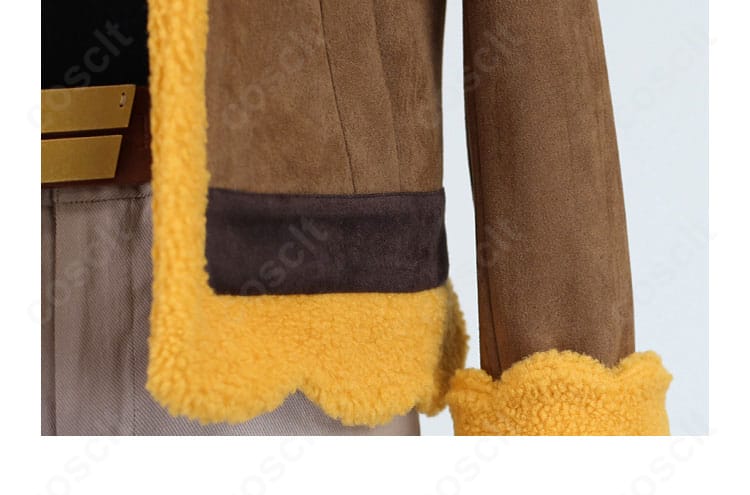 裾装飾の拡大。コート下部のヘム処理と飾りラインの精密な縫製が分かる画像。