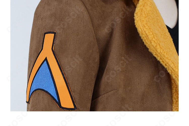 右肩装飾の拡大。ステッチの均一さとパーツ固定の強度を示すディテール。