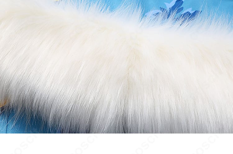 肩のファー装飾の質感と取り付けディテール（日々樹 渉）