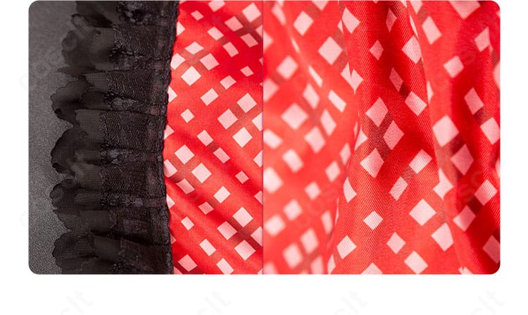 スカート裾の装飾アップ。トリムの配色とステッチが映える、クラシカルで可愛い仕上がり。