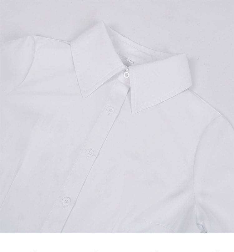 白いシャツの質感ディテール。生地の表情とボタン配置が伝わる、しゅごキャラ! 日奈森あむ コスプレのインナー写真。