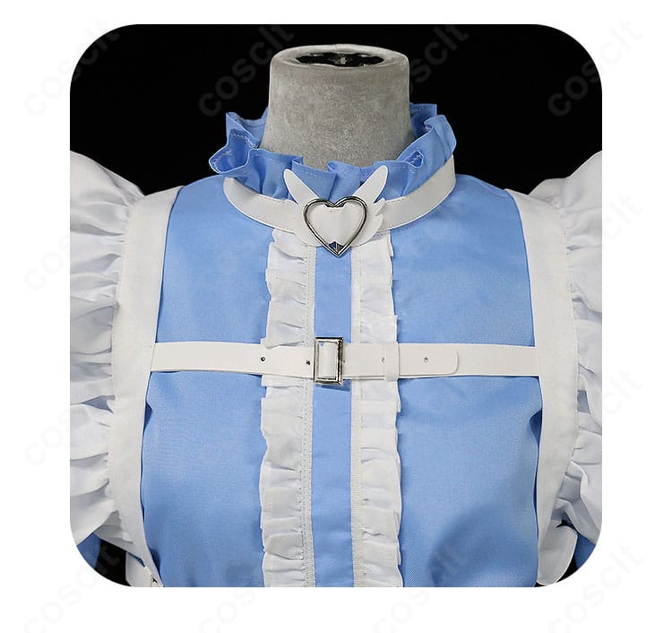 襟元と蝶ネクタイ装飾のクローズアップ。質感のある素材と端正な仕立てで、正面アップでも映える仕上がり。