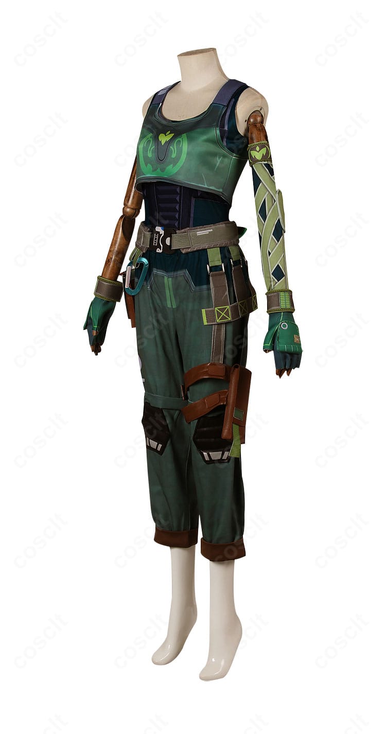 VALORANT スカイ コスプレ衣装の側面。レイヤー構成とベルト周りのボリュームが分かる画像