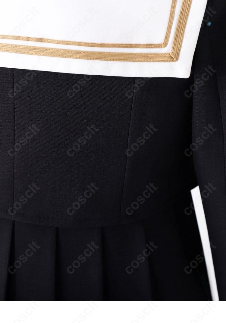 アリサ・ミハイロヴナ・九条 学園制服コスプレ 背面装飾ディテール。背中心のラインとヨーク周りの仕立てを強調。