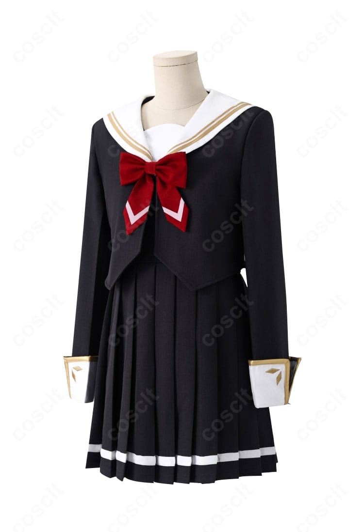 アリサ・ミハイロヴナ・九条 学園制服コスプレ 側面。ウエストラインとスカートのフレア量、動きやすさを確認できるアングル。