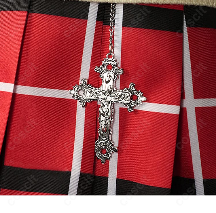 小鳥遊六花 夏服コスプレ衣装の腰飾りとペンダントのクローズアップ。金具とストラップの構成が分かる画像