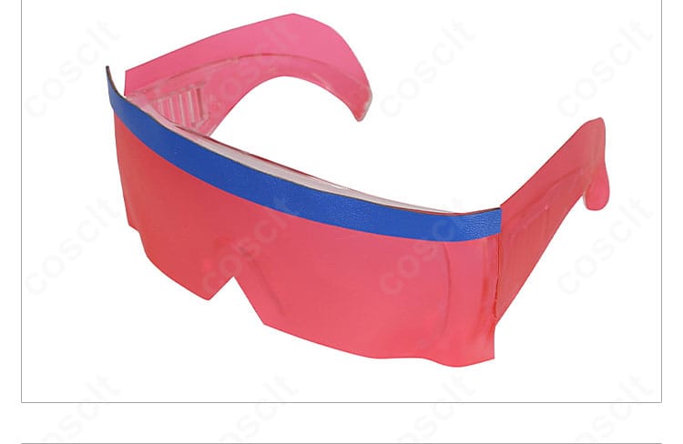 ジュビリーのゴーグル風メガネのクローズアップ|目元アクセの質感