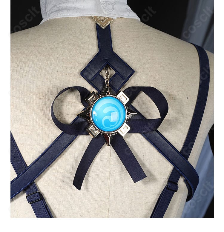 ムアラニ衣装の背部装飾アップ。背飾りの質感と取り付け位置のディテール。