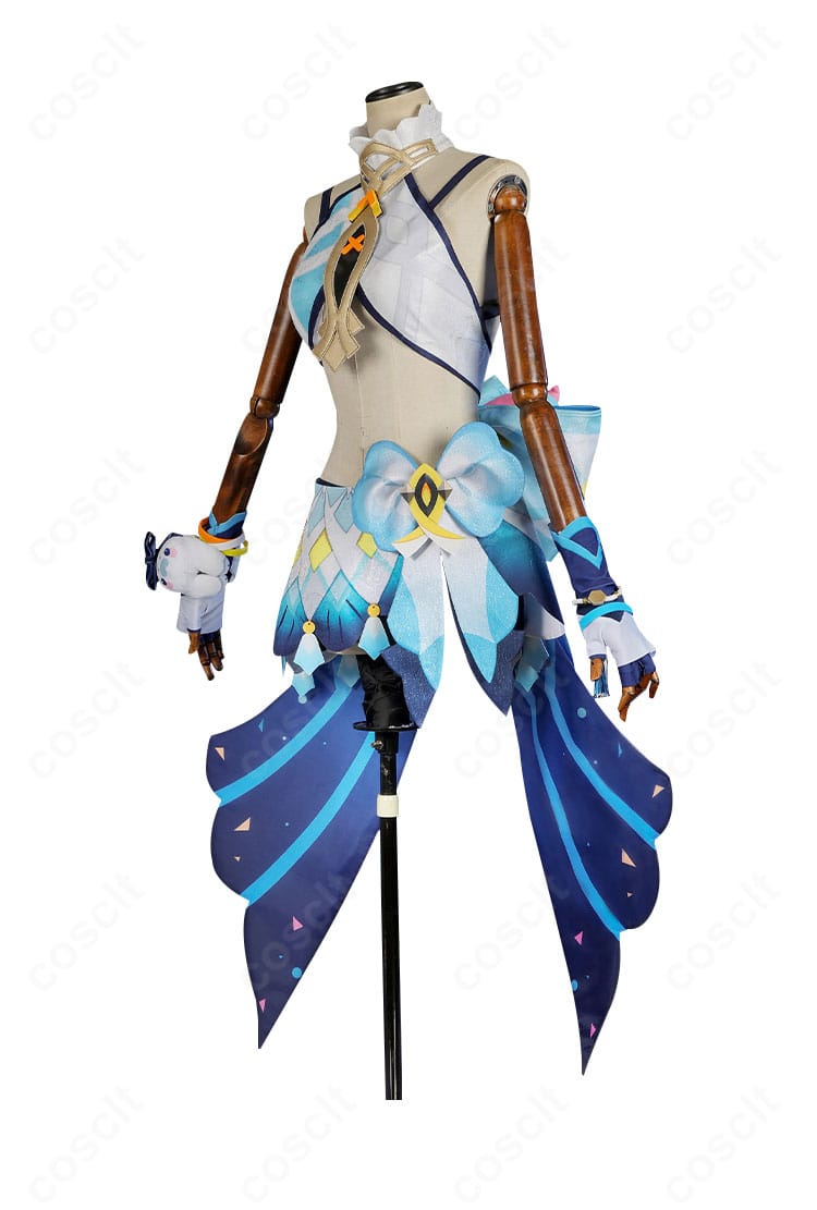 ムアラニ衣装の側面。腰飾りや足首飾りなど細部装飾の立体感を示すアングル。