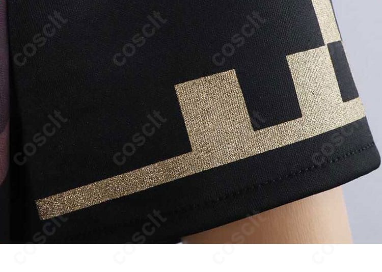 袖口と腕周りの装飾クローズアップ。ステッチと配色ライン、パーツ固定の精度が分かる。