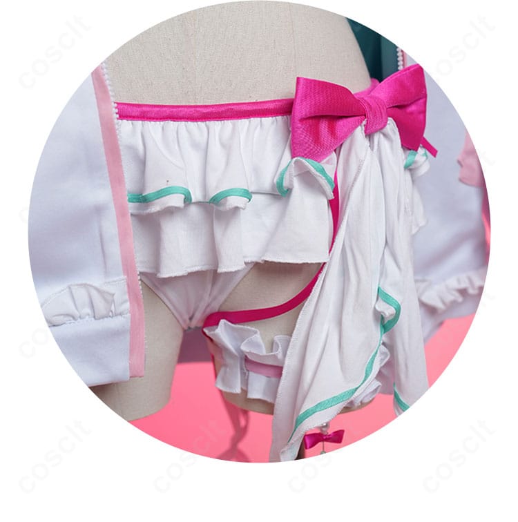 ボトム（パンツ）周りの装飾アップ。サイドラインの配色と縫製の直線性、フィット感の作りを確認。