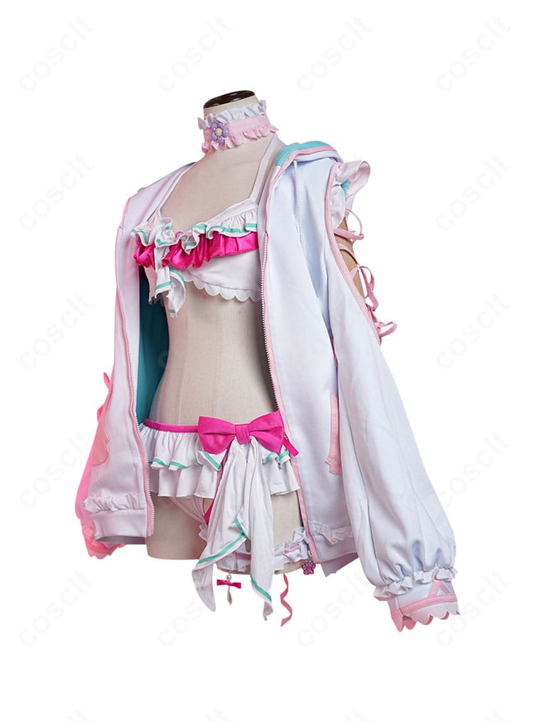 側面ビュー。パーカーのシルエット、袖の落ち感、ウエスト位置のラインが確認できる角度。