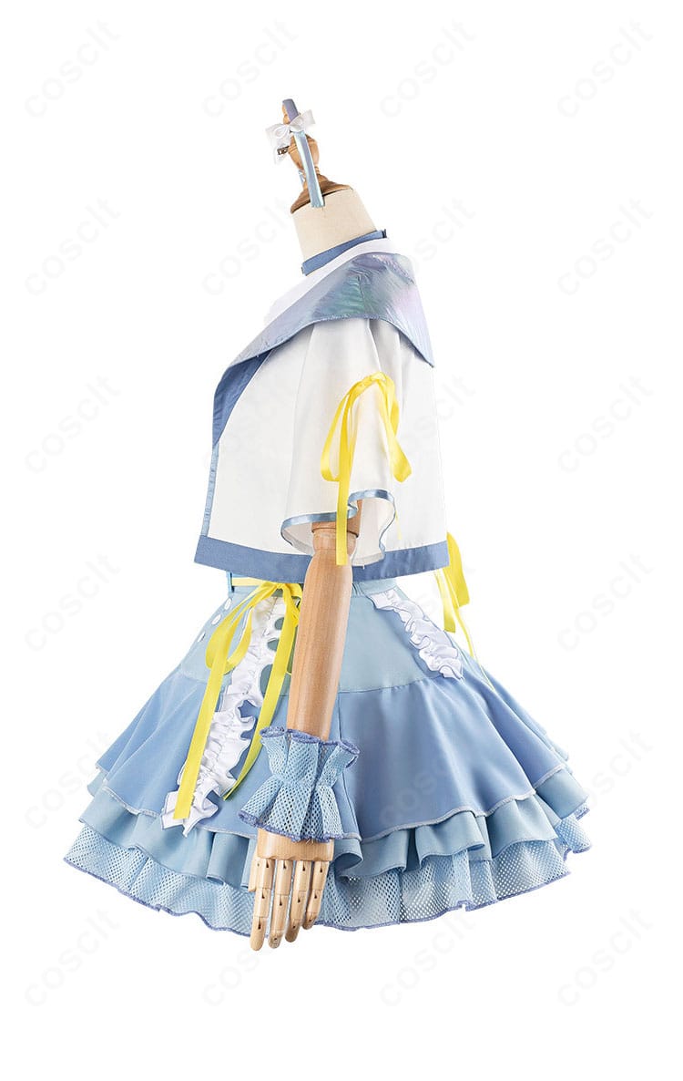 藤田ことね衣装の左側ディテール。髪飾り・蝶結び・手首飾りの質感と縫製の仕上がりをクローズアップ。