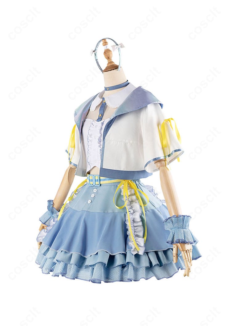 藤田ことね衣装の側面。ウエストラインとスカートのフレア、ベルト位置の立体感が映るアングル。