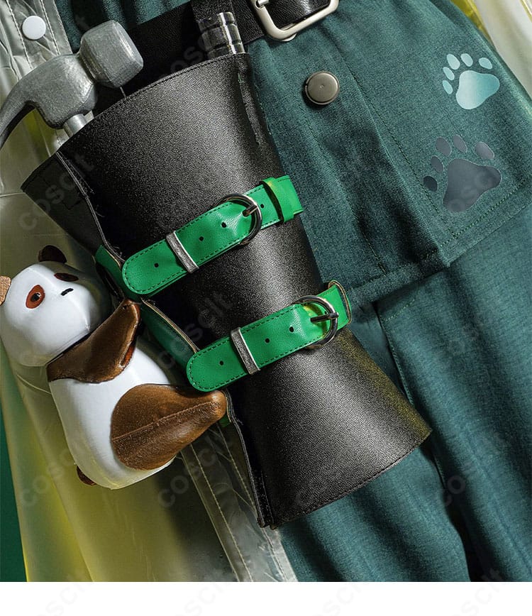 第五人格 墓守コスプレの腰飾りとウエストバッグ。アクセントとなる小物配置と質感を強調。