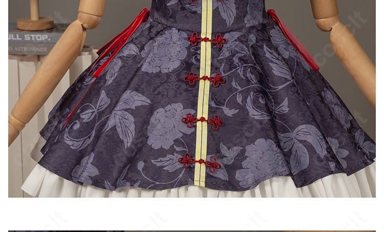 クルル・ツェペシ衣装のスカート装飾。赤いリボンと装飾パーツのバランスが特徴。