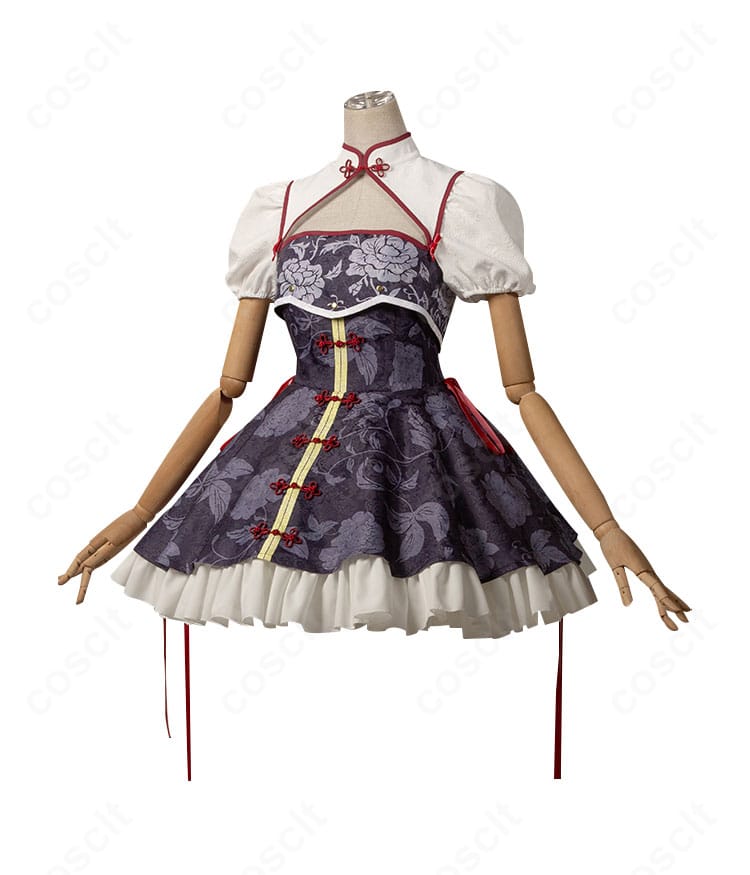 クルル・ツェペシ衣装の側面。ウエストラインを美しく見せるシルエットと袖飾りのディテール。