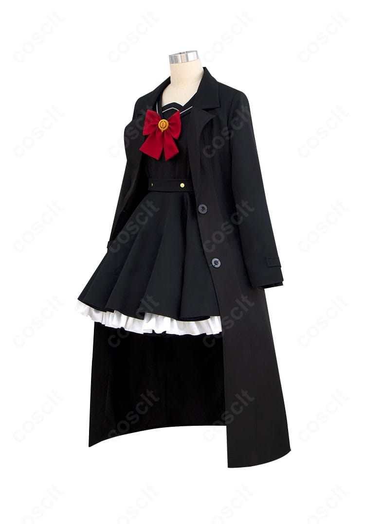 ブルーアーカイブ ニヤニヤ教授 コスプレ衣装のサイドビュー。立体裁断によるコートの肩線と裾の流れ、スカーフのボリューム感を示す角度。