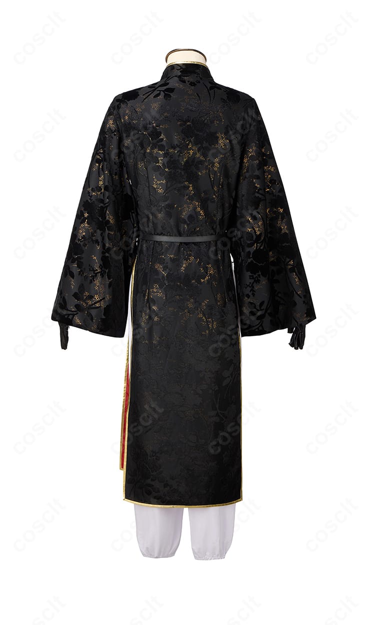 インナー上着の背面ディテール。背中の切り替えとシルエット、肩のラインを確認できる画像。