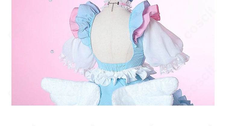 背面装飾の近接。背面開閉部の仕様と翼取付の構造が分かるディテール