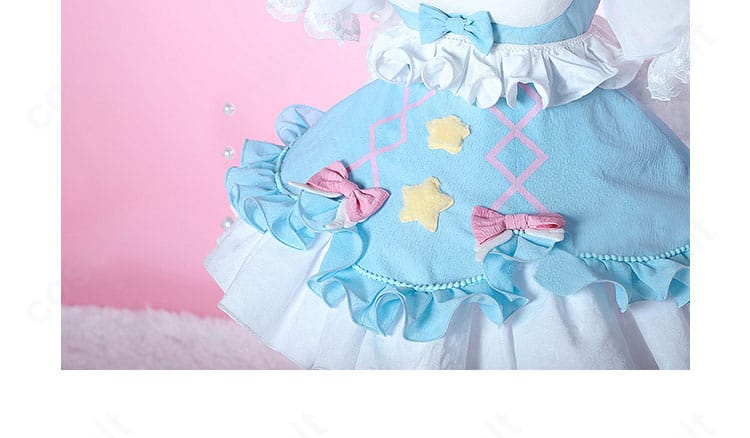 スカートのフリルと裾装飾のディテール。ハリ感のあるシルエットと可憐な仕上がり