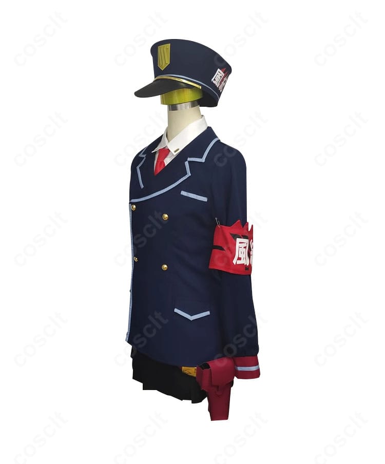 ブルーアーカイブ 風紀委員会モブ 制服コスプレの側面。コートのラインとホルスターの取り付け位置が分かる角度。