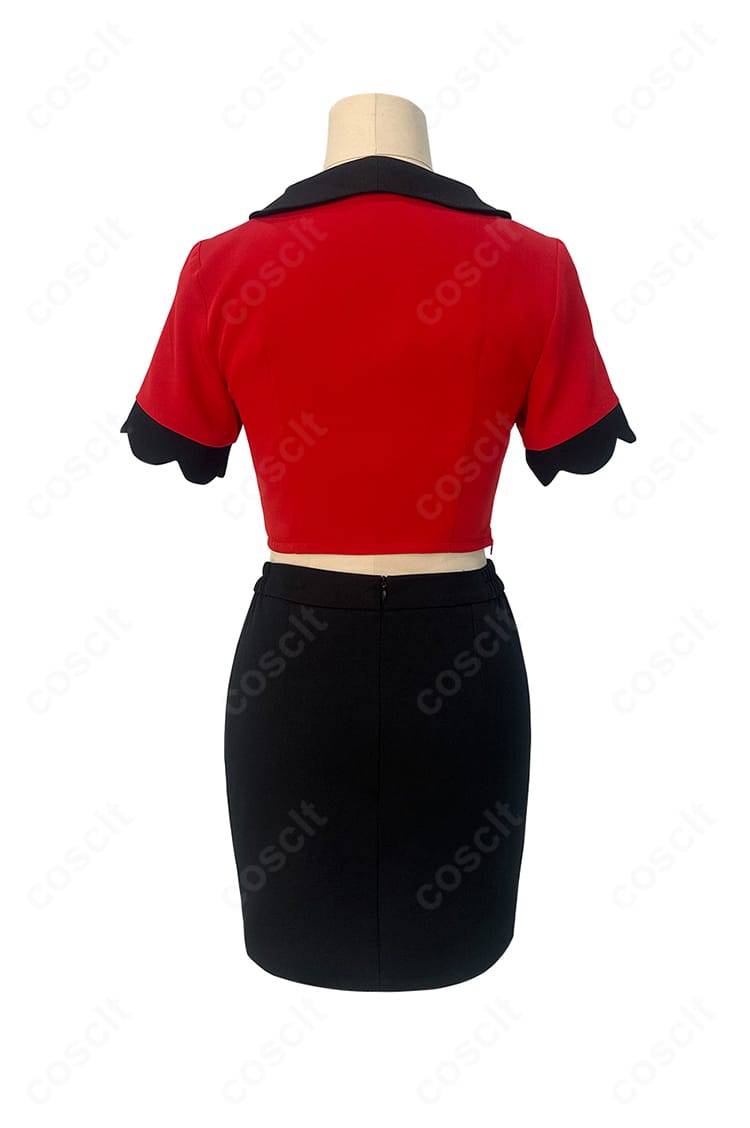 ヴァギー コスプレ衣装の背面。バックの開閉仕様とシルエットの確認カット